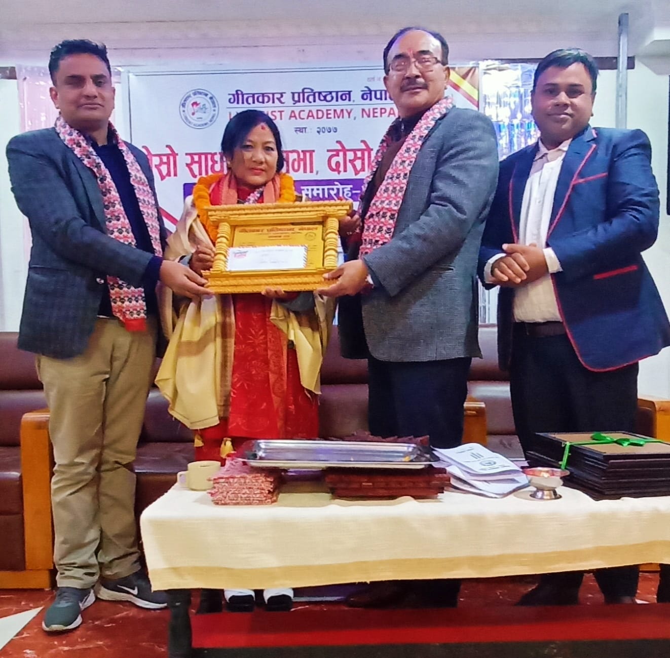 शीतल कादम्बिनीलाई गीतकार सम्मान, अध्यक्षमा शीतल गिरी