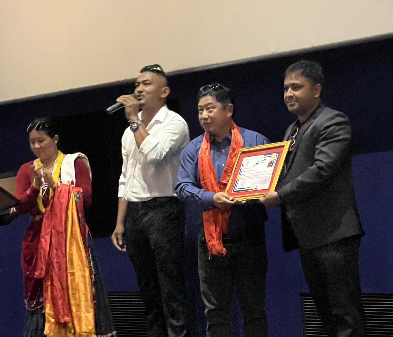 मध्यनेपालमा सुटिङ भएको चलचित्र सतीदेवीको प्रिमियर सम्पन्न, मेयर पाण्डेद्वारा चलचित्रलाई सहयोग गर्ने प्रतिबद्धता