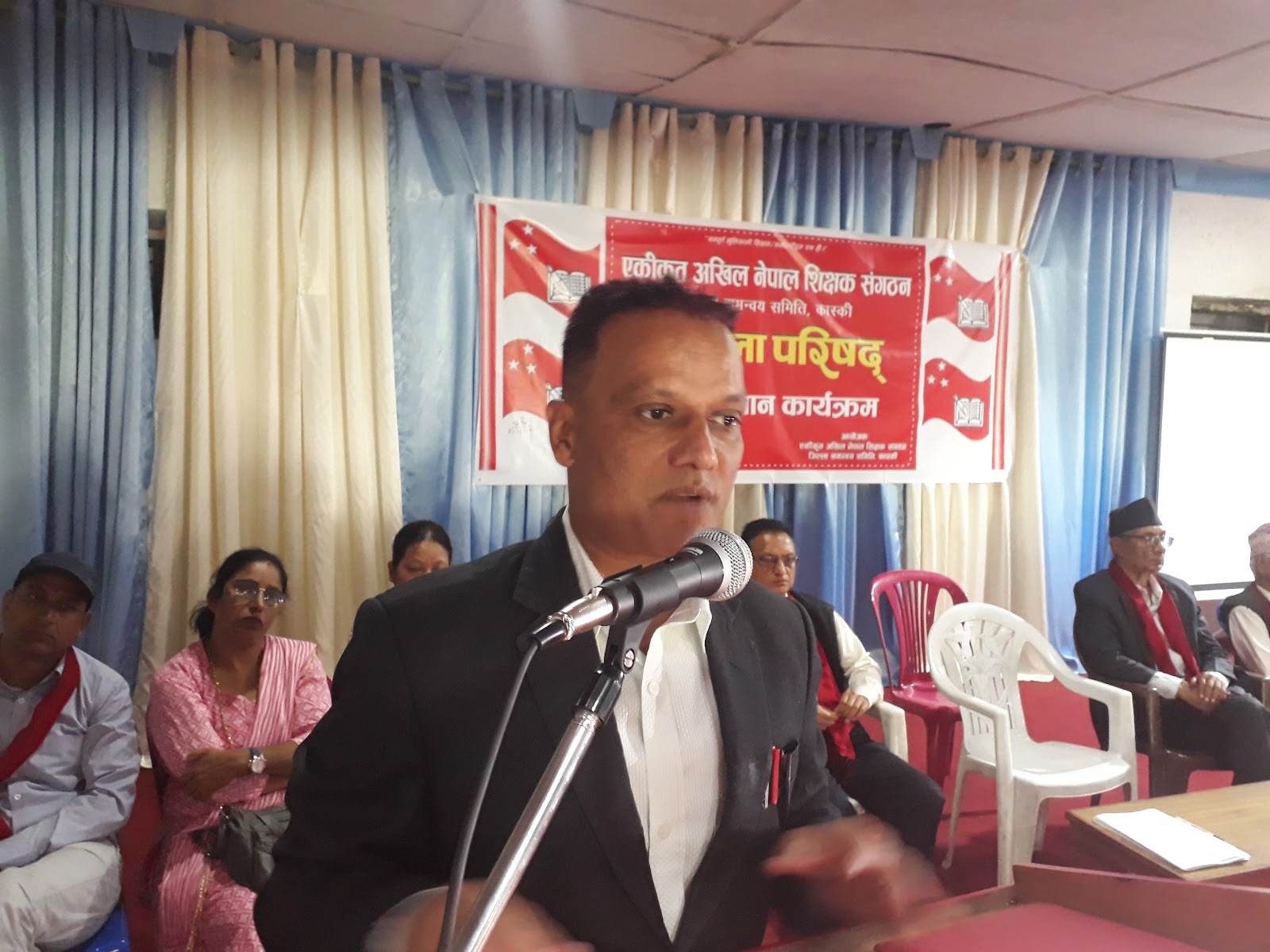 एकीकृत अखिल नेपाल शिक्षक सङ्गठनद्वाराविभिन्न व्यक्तिलाई सम्मान