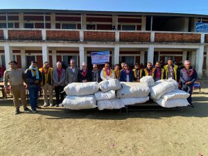 ड्रिमसिटी लायन्सद्वारा विद्यार्थीलाई पोसाक वितरण