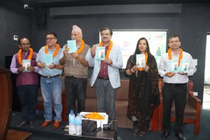 अल्पज्ञानीको ‘उज्यालो पर्खिरहेको मानिस’ बजारमा