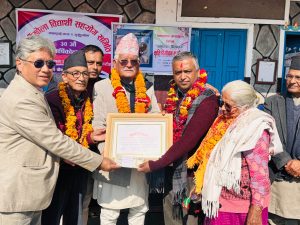 माछापुच्छ्रे माविका प्रधानाध्यापक आचार्यलाई ५० हजार नगदसहित सम्मान