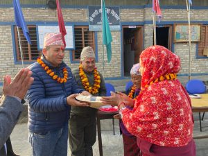 भण्डारी र कडेलद्वारा बाराही आविका विद्यार्थीलाई पोसाक र स्टेसनरी वितरण