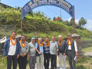 धारा आविमा भण्डारीद्वारा पोसाक र स्टेसनरी वितरण